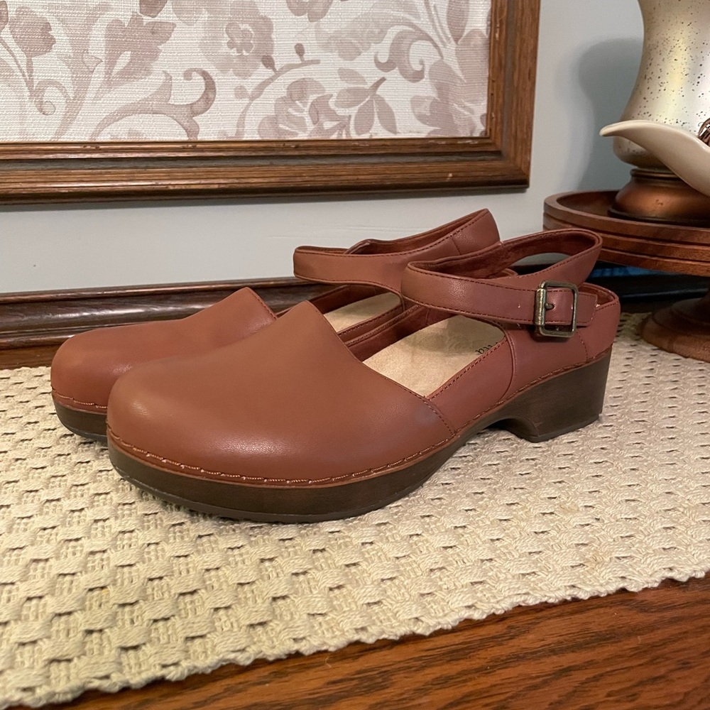 Bella Vita Clogs